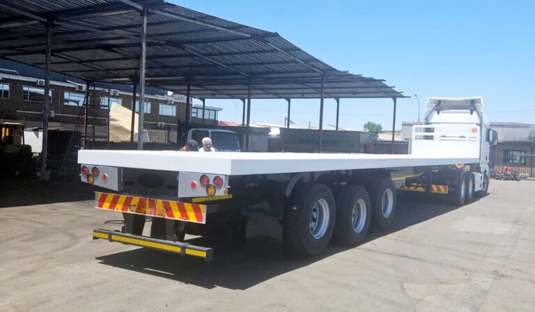 Used 2009 Refurbished Tri Axle with 2x Lifting Axles